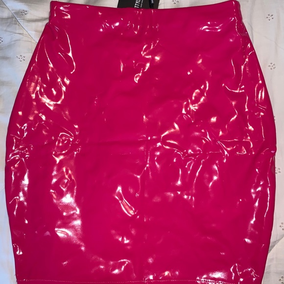 HOT PINK PRETTYLITTLETHING MINI VINYL SKIRT - Picture 2 of 3